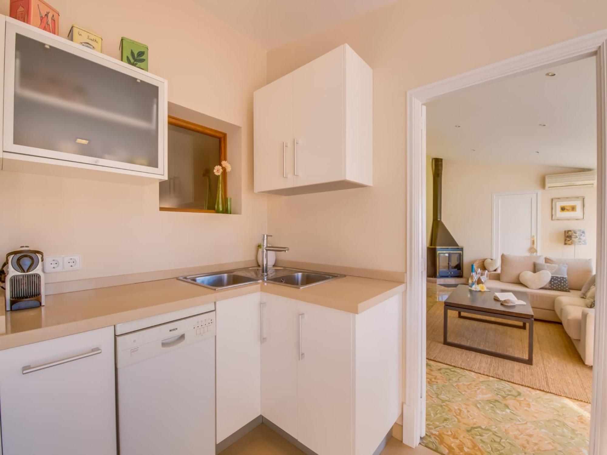 3-bedroom In Apartment *